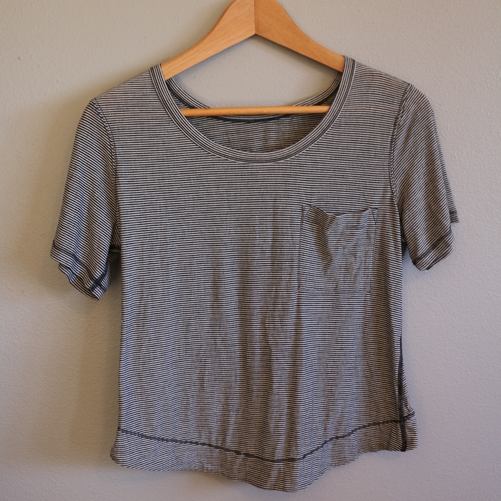 Low-High Lululemon crop top